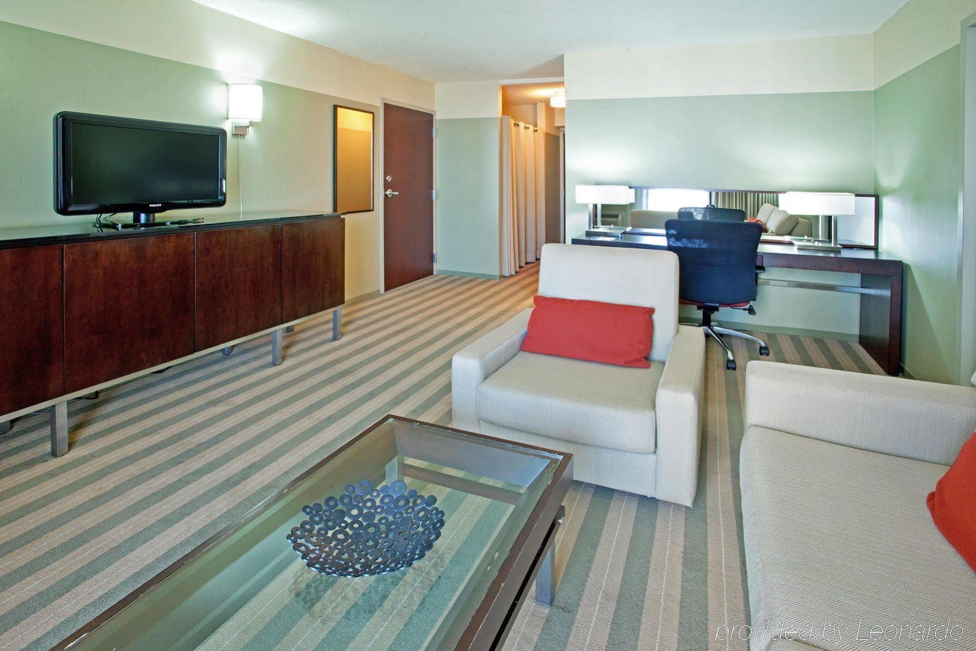 Crowne Plaza - Chicago West Loop By Ihg Hotel Exterior photo